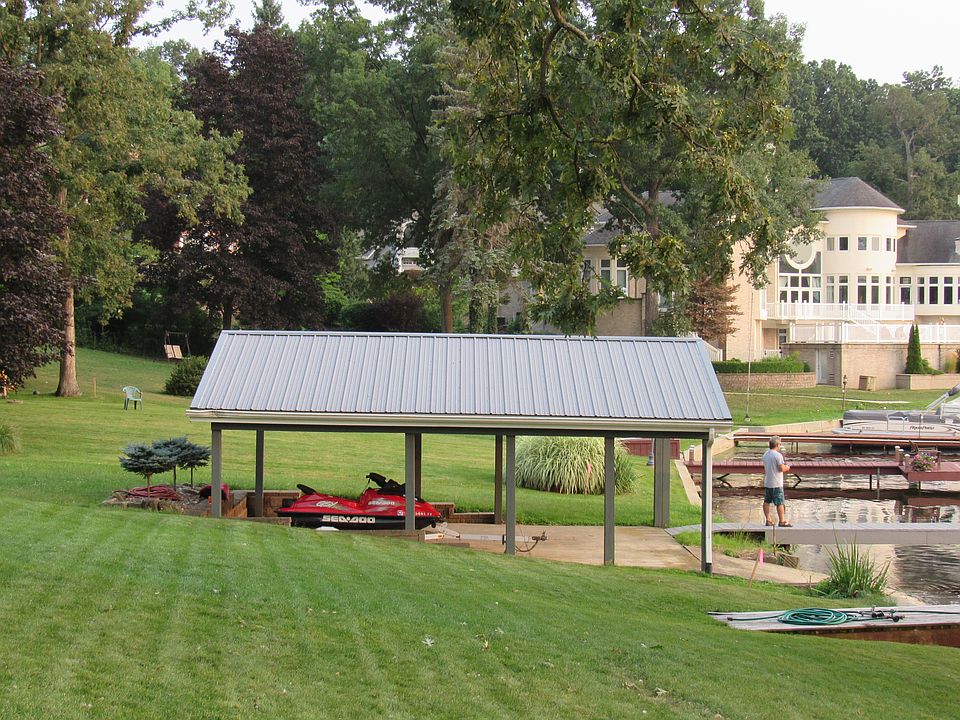 Pavilion ramp access to lake