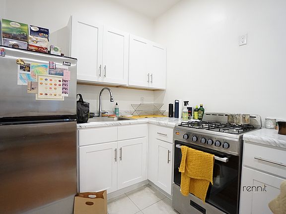 3rd image of 818 Marcy Ave APT 1A