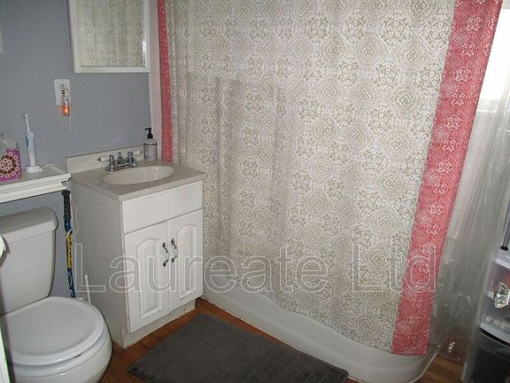 5th image of 953 Garfield St