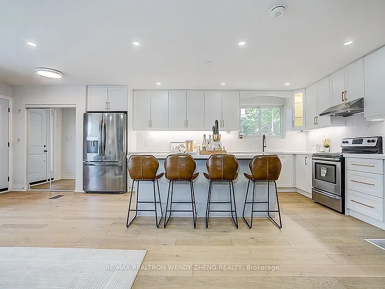 47 Sherwood Forest Dr #MAIN — Photo 8