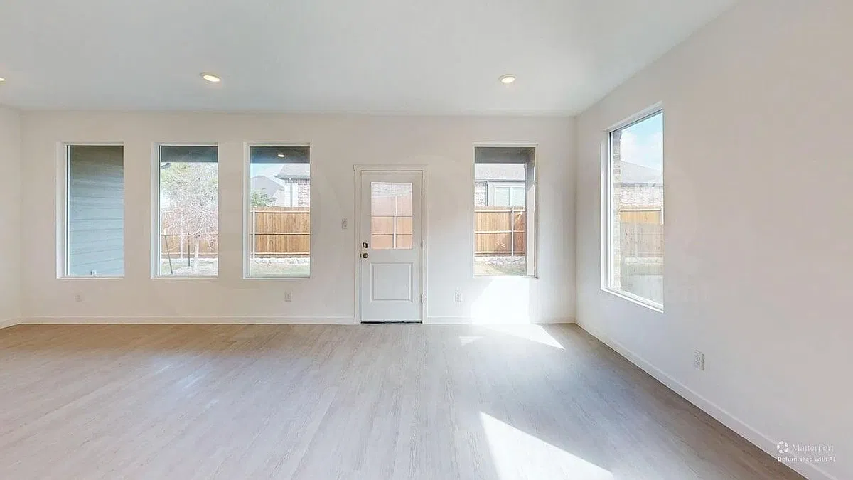 4 bed, 3.0 bath, 2600 sqft, $2,450 — Photo 4