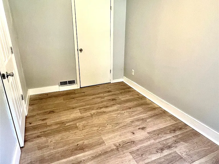 25 W Main St — Photo 5