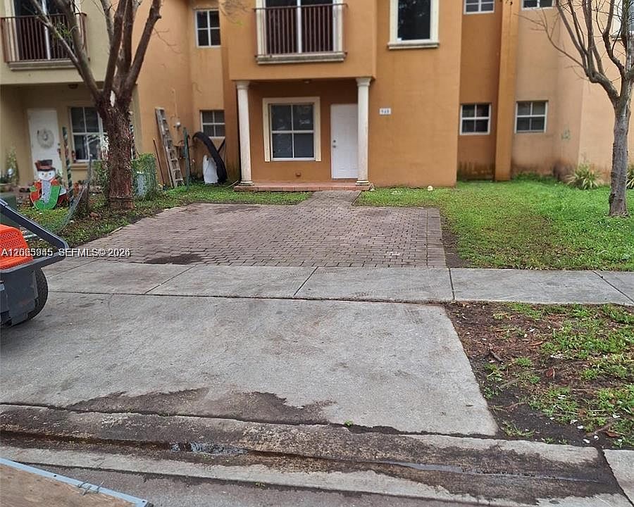 1st image of 948 SW 6th Ct #948