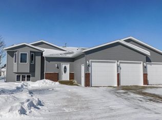 4003 Clark Pl NW, Mandan, ND 58554