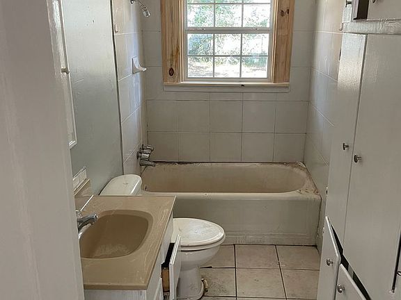 5th image of 2630 Lindholm St