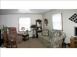 3rd image of 943 37th Ave N