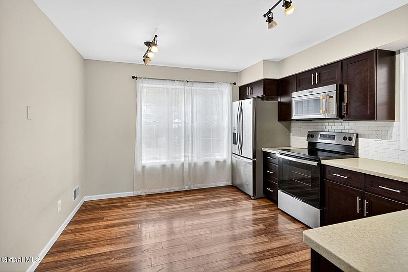 5th image of 62 Woodside Drive
