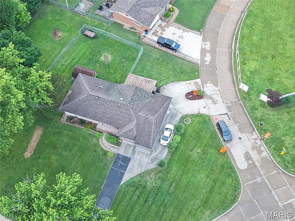 4th image of 1227 Trampe Ave
