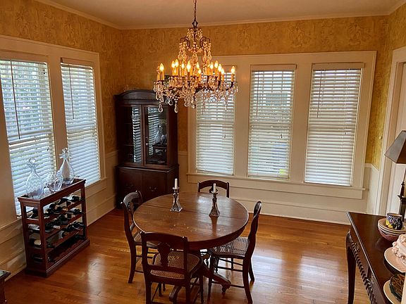 Formal dining room