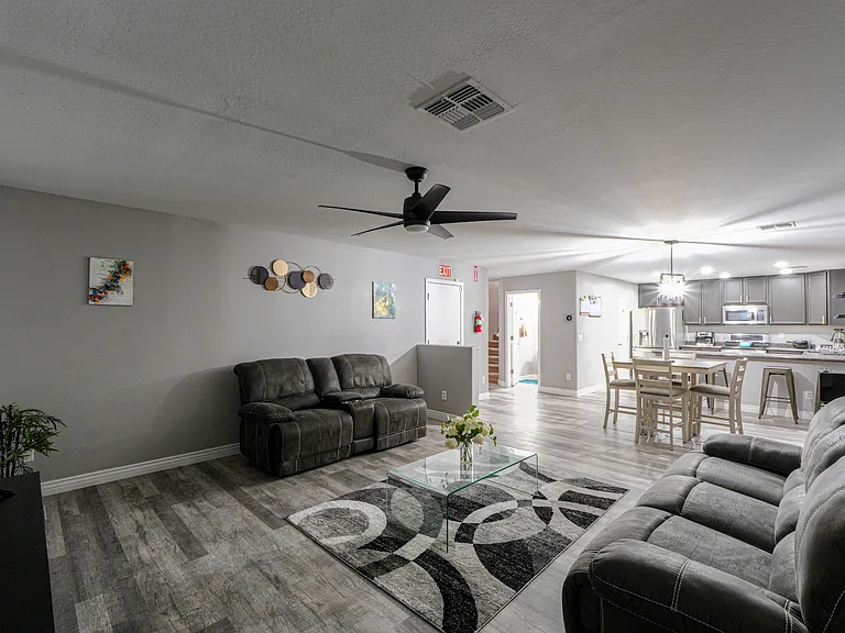 1235 W Castle Dr — Photo 15