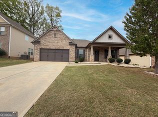 1027 Halletts Peak Pl, Lawrenceville, GA