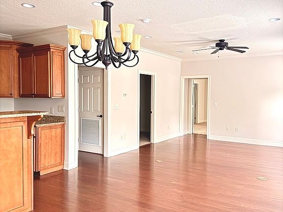 4th image of 708 Osborne St #206