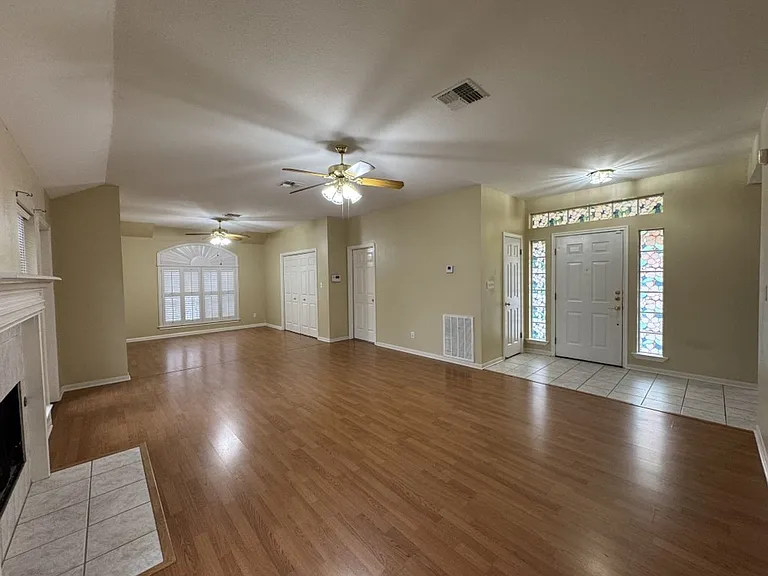 304 Ashland Crk — Photo 3