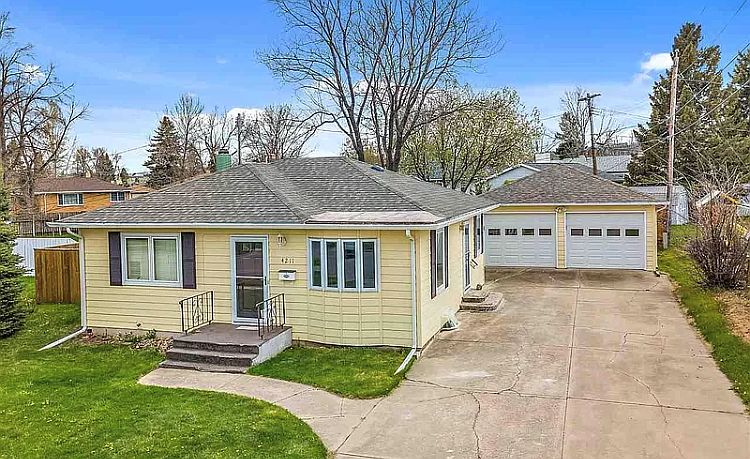 1st image of 4211 Meadowwood Dr