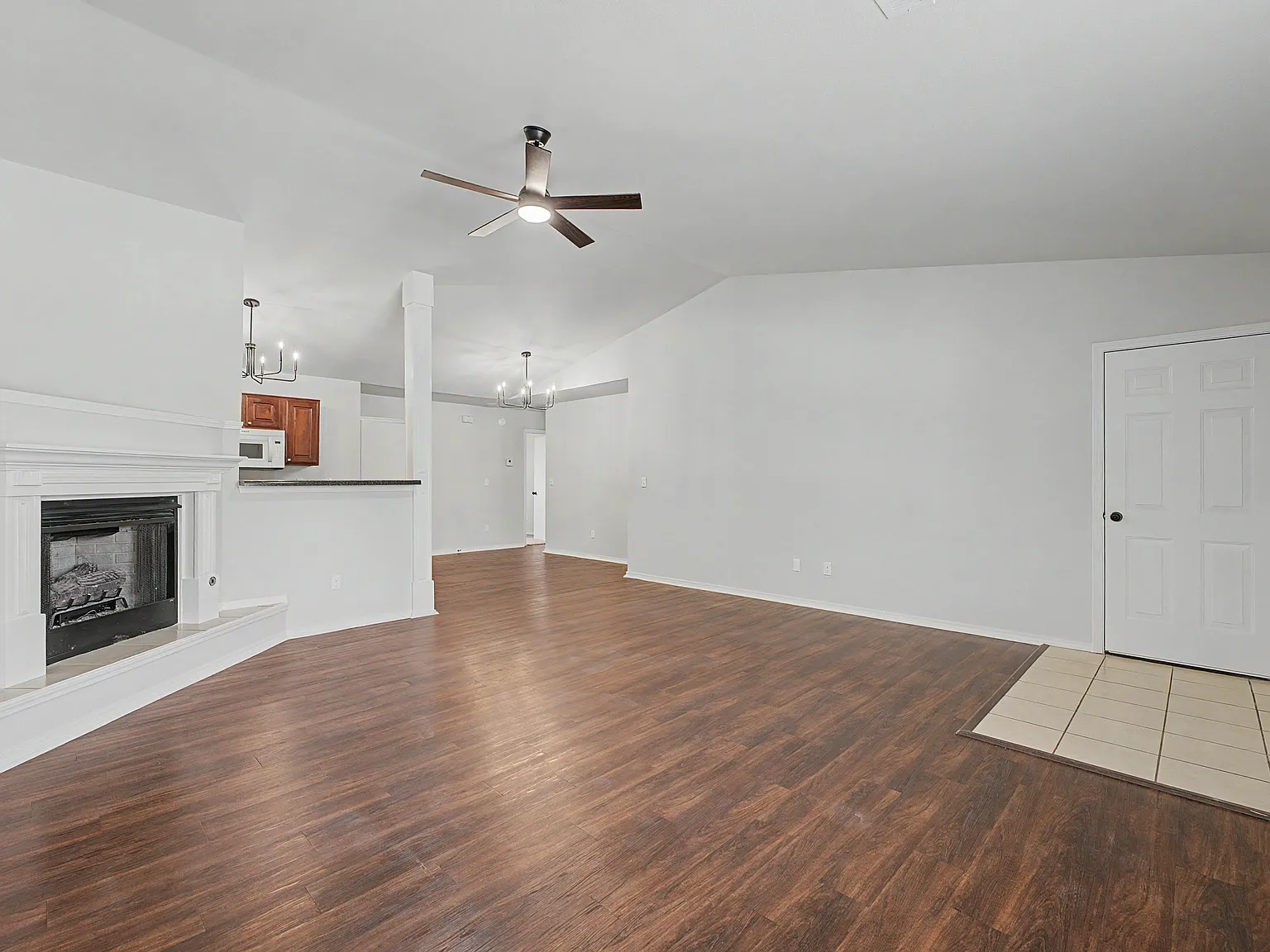 3 bed, 1218 sqft, $1,600 — Photo 3