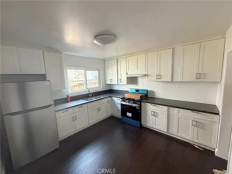 2530 Carmona Ave — Photo 3