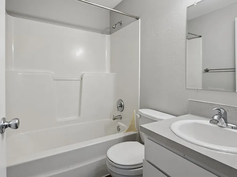 1374 SE Cedar St — Photo 15