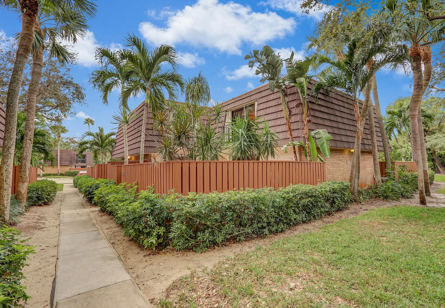 2 bed, 2.5 bath, 1188 sqft, $3,400 — Photo 2