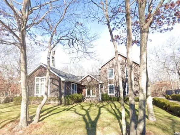 8 Amagansett Drive E, East Hampton, NY 11937