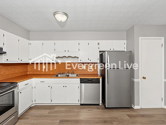 5th image of 2671 Janice Cir NE