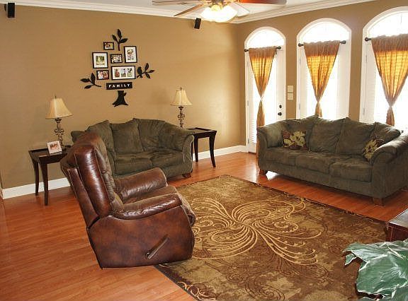 4th image of 319 Daralyn Dr