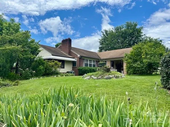 801 Beverly Cir NE, Lenoir, NC 28645