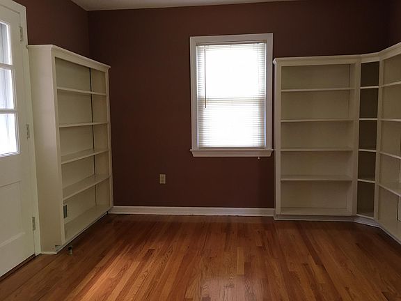 4th image of 126 Lake Dr E