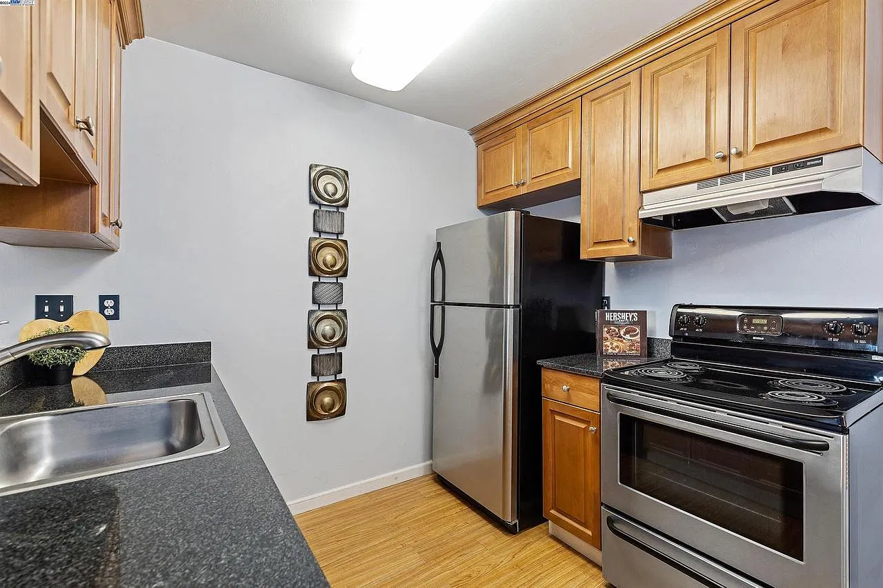 1 bed, 669 sqft, $2,200 — Photo 2
