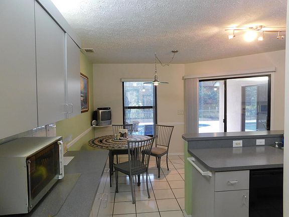 5th image of 1326 SE Petunia Ave