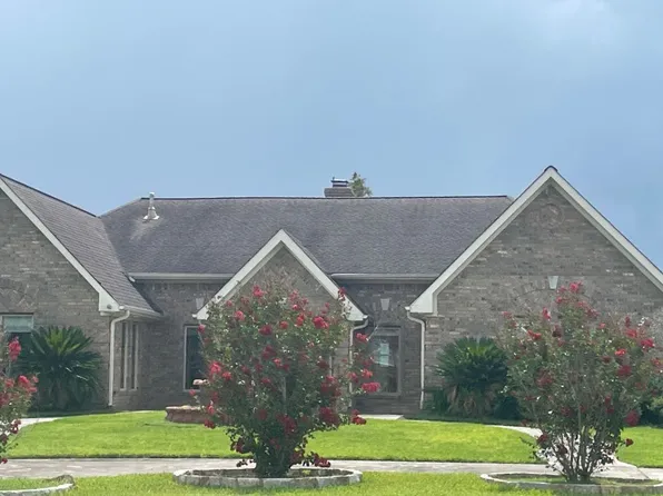 111 Cedar Bend Ct, Dickinson, TX 77539