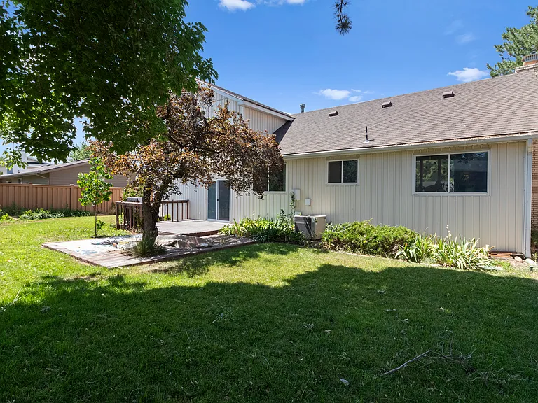 1910 E Southbridge Way — Photo 3
