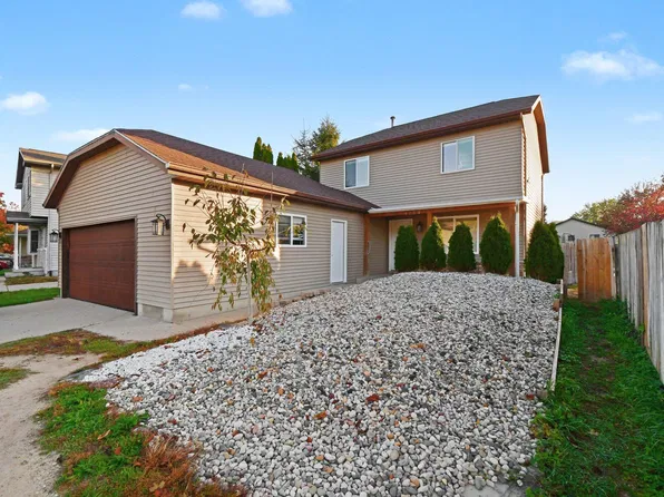 4750 Southstone Dr SE, Kentwood, MI 49548