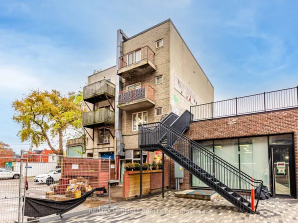 996 Queen St E #4, Toronto, ON M4M 1K1