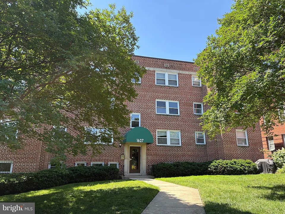 1627 Massachusetts Ave SE #302