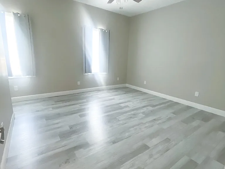 902 Howard Ave #14 — Photo 2