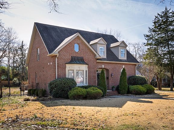 2nd image of 508 W Spring St