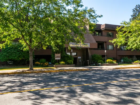 983 Bernard Ave Unit 206, Kelowna, BC V1Y 6P7