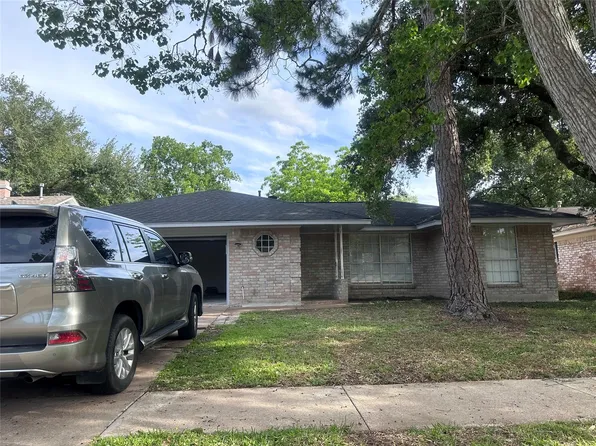 13611 Fernhill Dr, Sugar Land, TX 77498