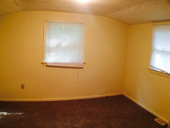 4th image of 1021 Suntree Pl