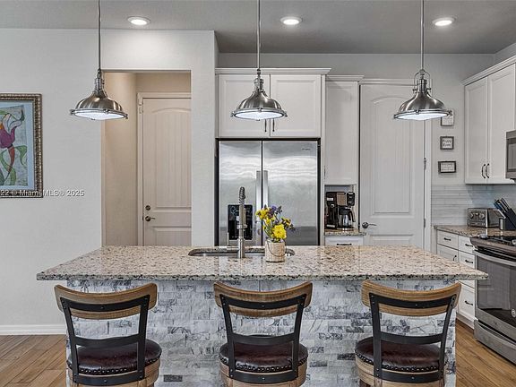 4th image of 4705 Eucalyptus Dr