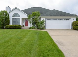6888 Country Meadows Dr, Kalamazoo, MI 49048