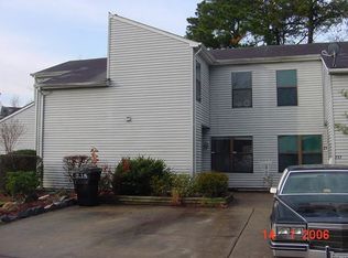 215 Seabridge Rd, Virginia Beach, VA 23451