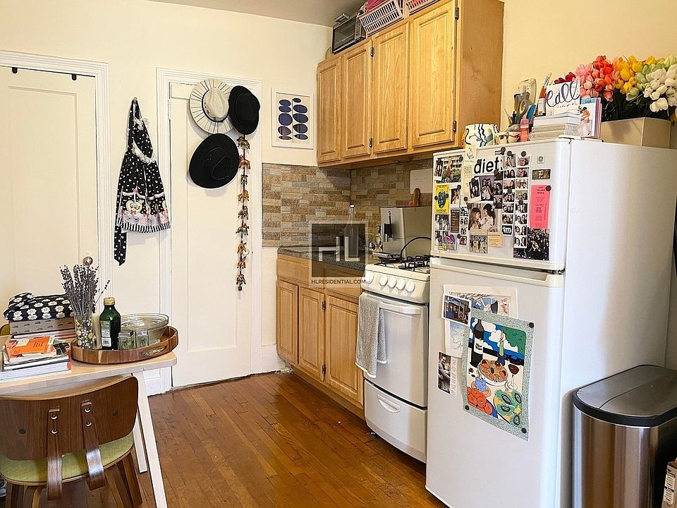 2nd image of 125 Stanton St APT 4