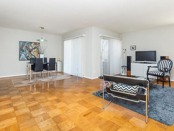 5th image of 25 Stonehenge Cir #25