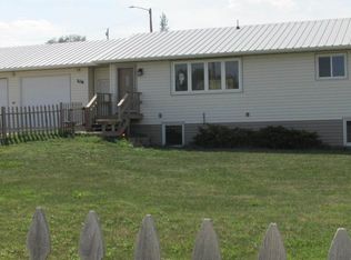 106 7th Ave, Bainville, MT 59212