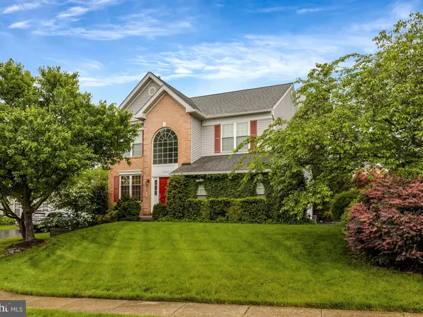 12405 Willow Falls Dr, Herndon, VA 20170