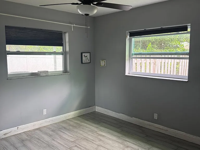 1051 SW 32nd Ct #2 — Photo 15