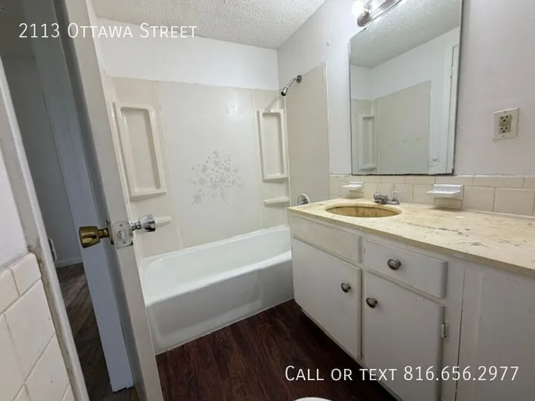 2113 Ottawa St — Photo 36