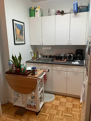 Rented by M.Grossman R.E. Management | media 2