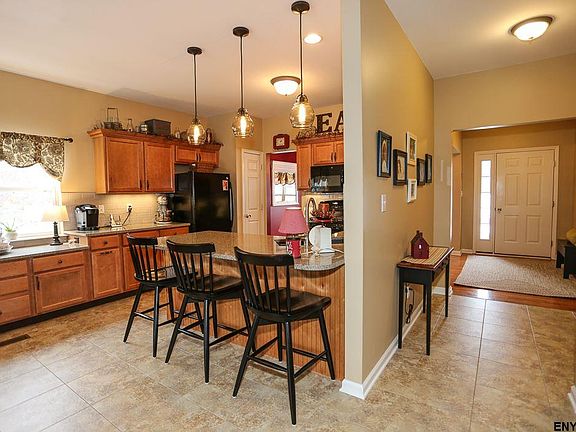 3rd image of 35 Glenview Dr